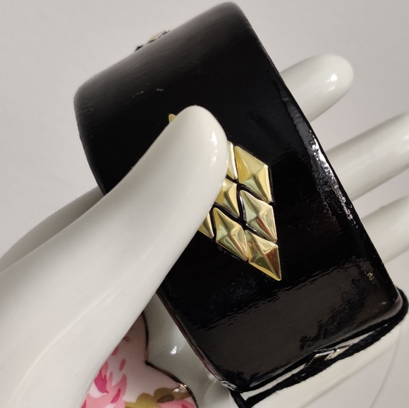 SALE 2/$29 Matt and Nat black and gold lacquer bracelet - Picture 12 of 12
